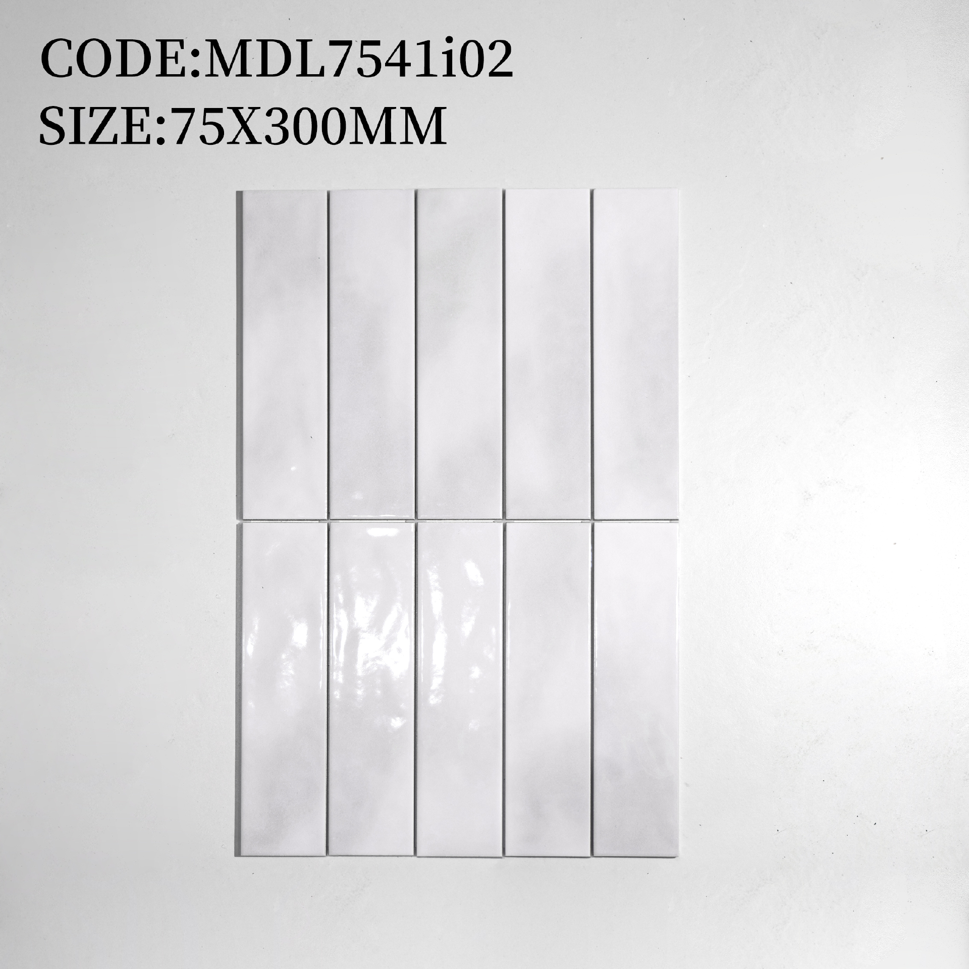 Tường quán cà phê ốp gạch 75x300mm xếp dọc liền mạch