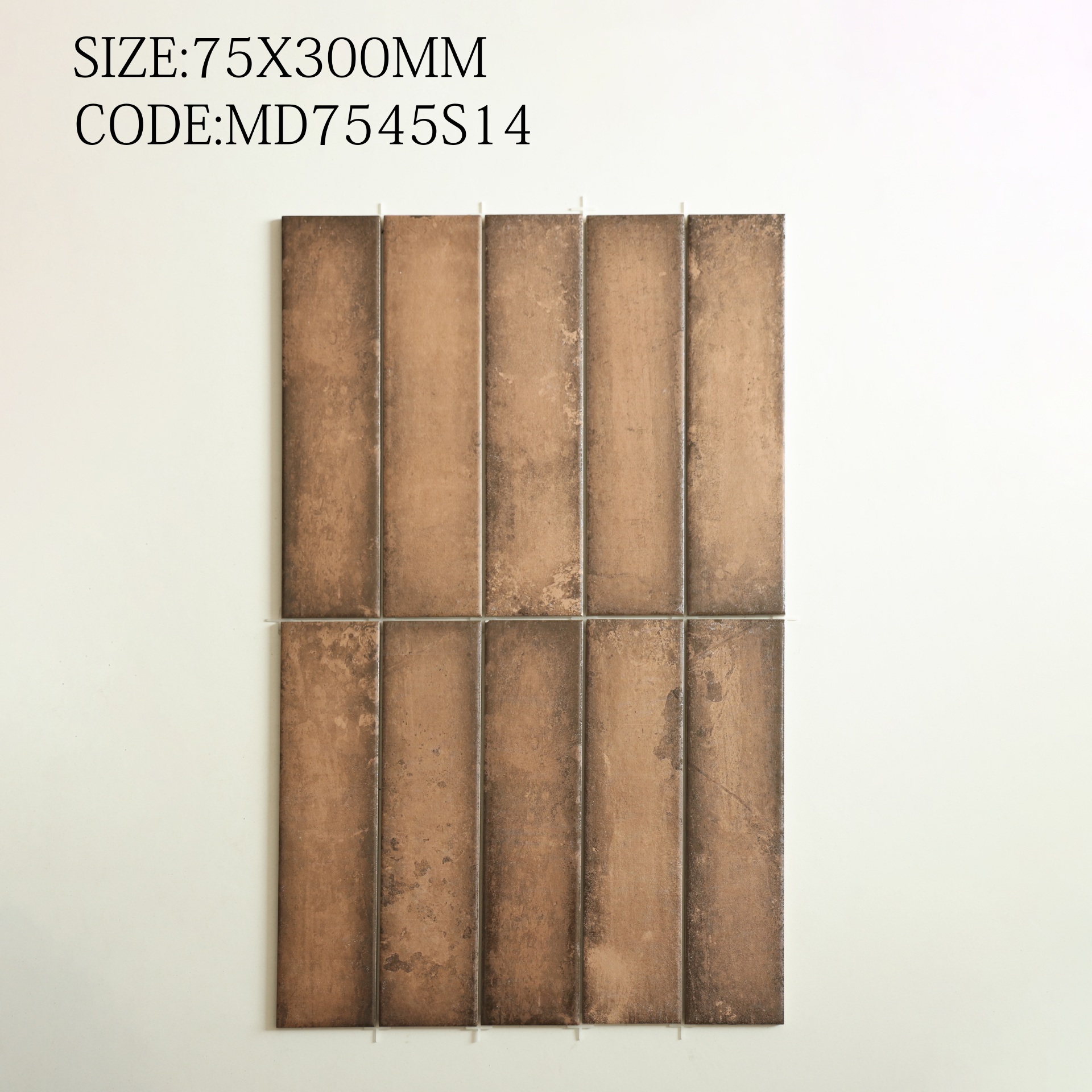 Viên gạch porcelain 75x300mm dập nổi chụp chính diện