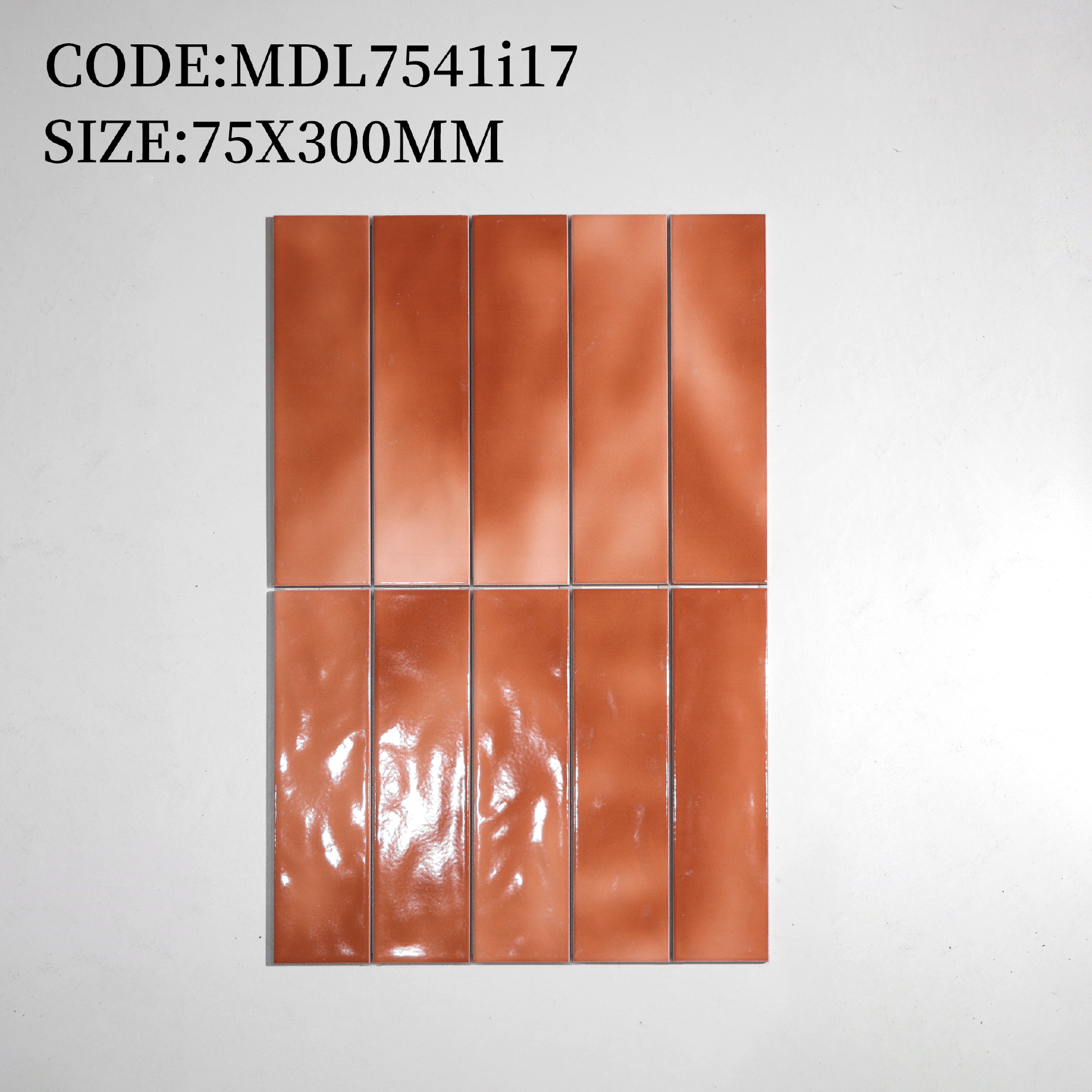 Cận cảnh men bóng như gương trên khuôn gợn sóng vi mô