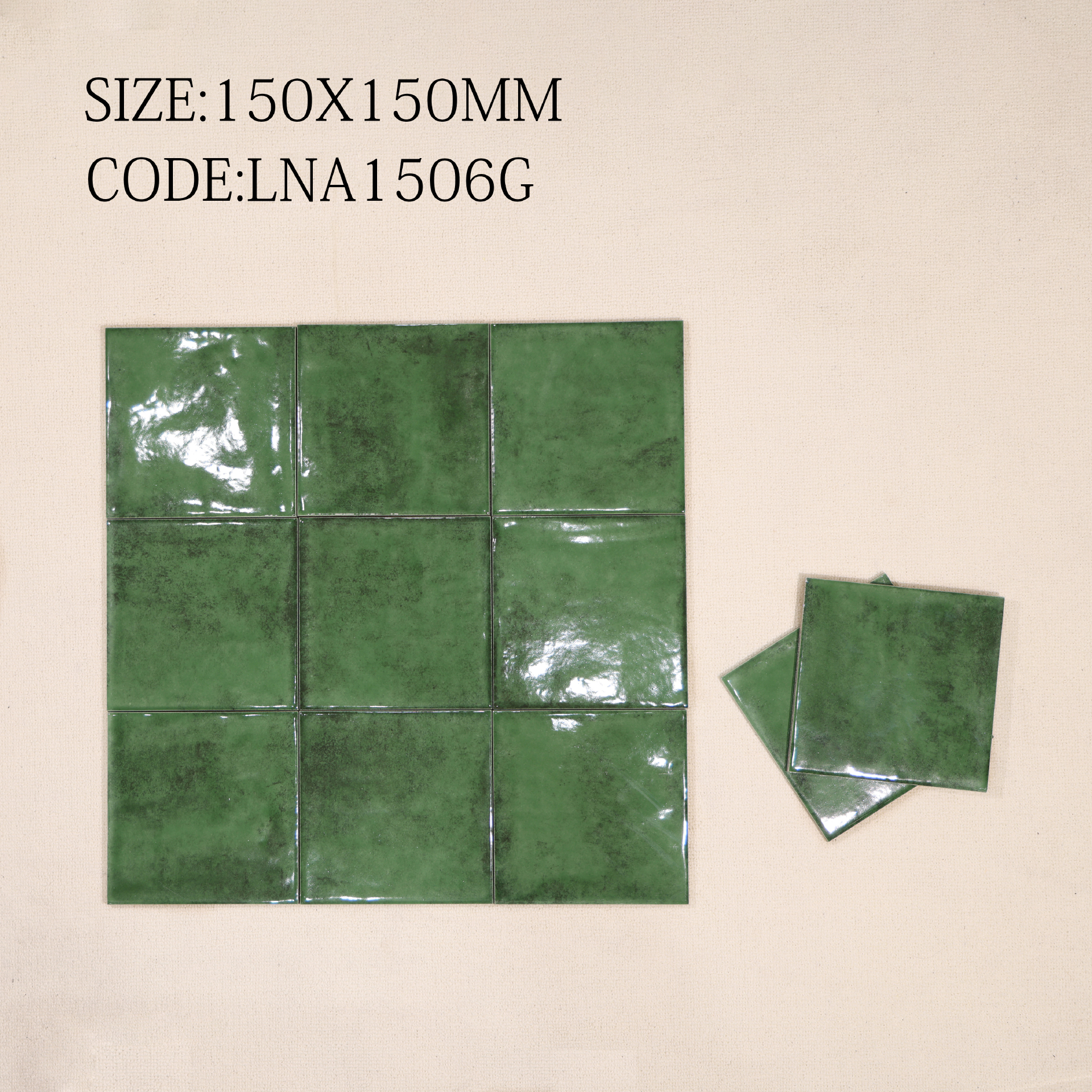 Cận cảnh sóng men và vệt men đọng trên bề mặt bóng của viên gạch