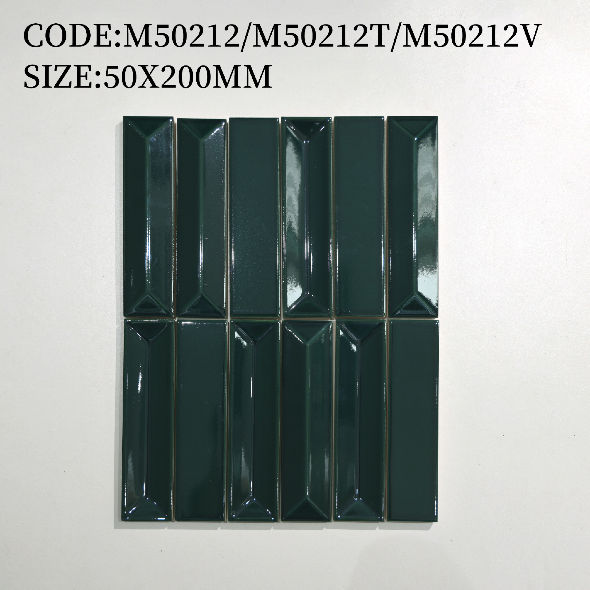 Ba viên gạch ceramic 50x200mm thể hiện khuôn lồi, lõm và phẳng
