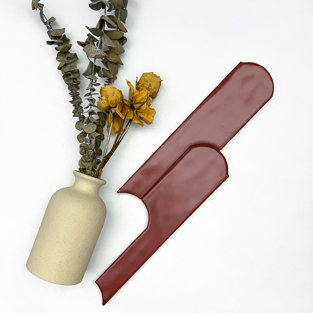 Viên gạch ceramic 70x280mm chụp chính diện thấy rõ tạo hình