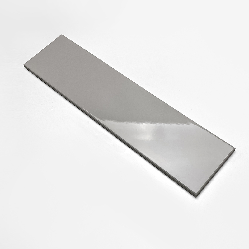 Viên gạch thẻ ceramic 100x300mm chụp chính diện