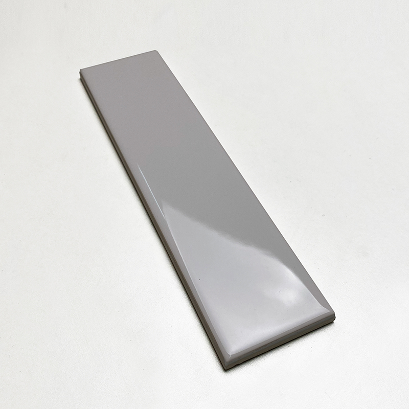 Viên gạch thẻ ceramic 50x200mm chụp chính diện