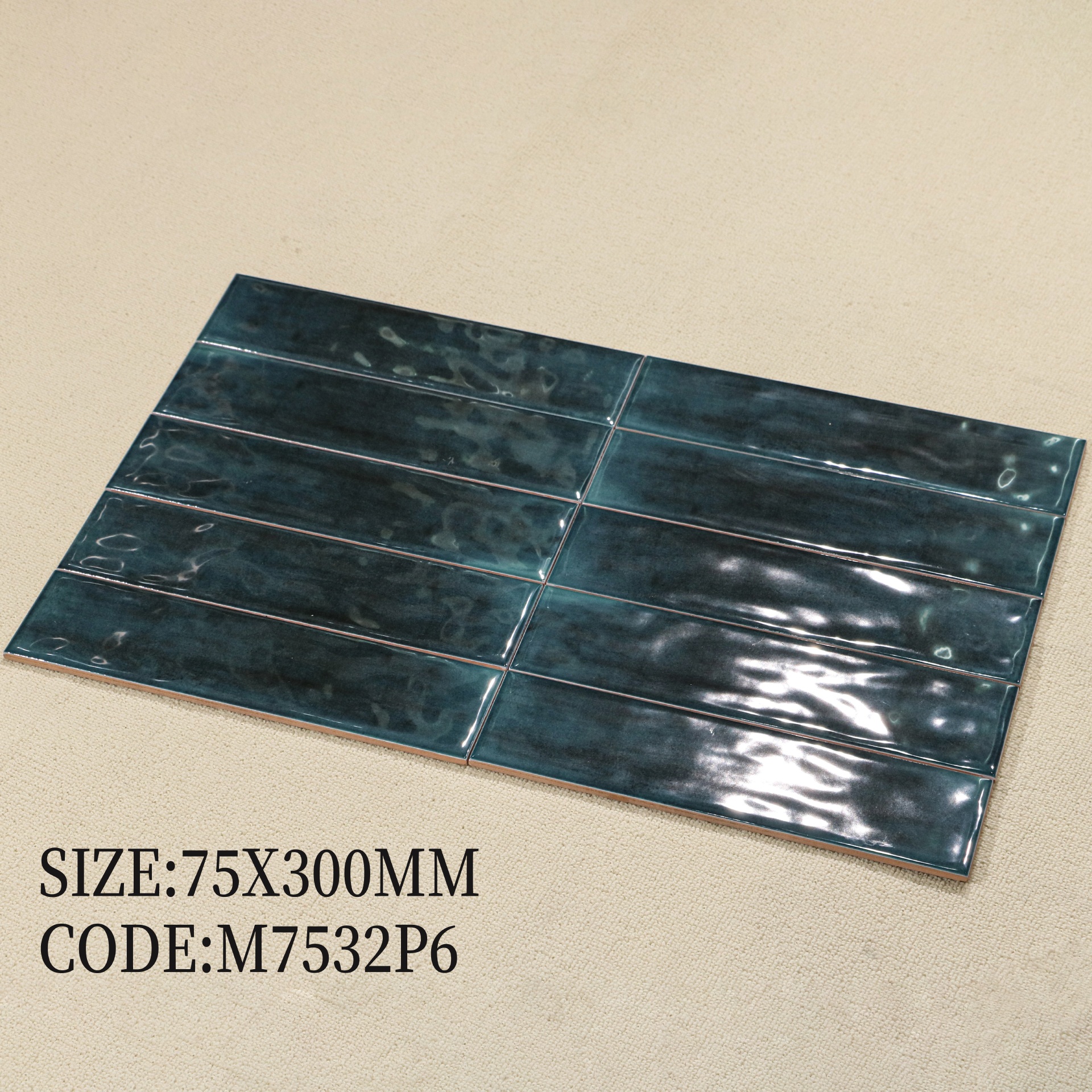 Mảng tường ốp gạch thẻ 75x300mm xếp so le men bóng
