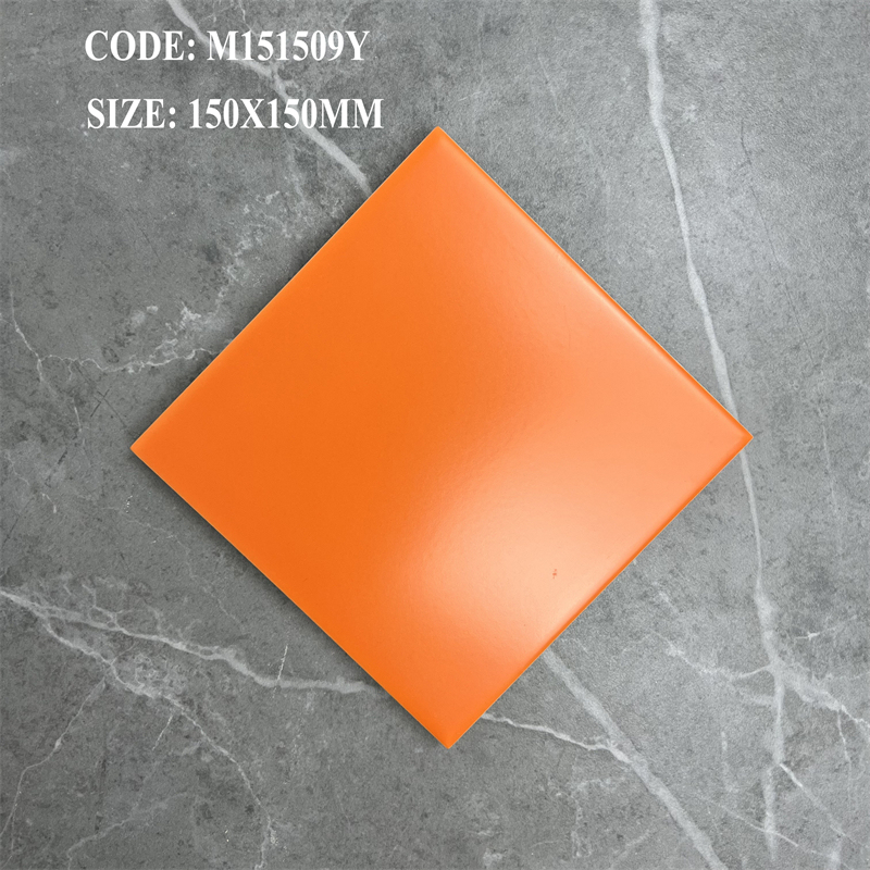 Cận cảnh bề mặt men mờ và cạnh phẳng của viên 150x150mm