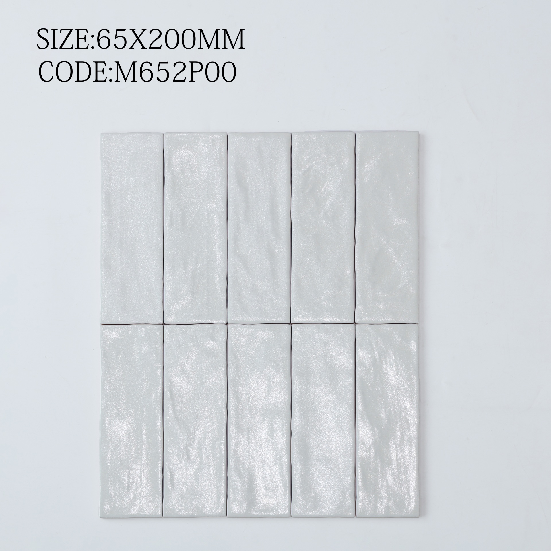 Tường trong nhà ốp gạch 65x200mm xếp ngang so le