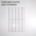 Cận cảnh dải sáng tối trên bề mặt gợn sóng men bóng