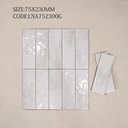 Tường bếp ốp gạch thẻ bóng 70x230mm xếp gạch so le