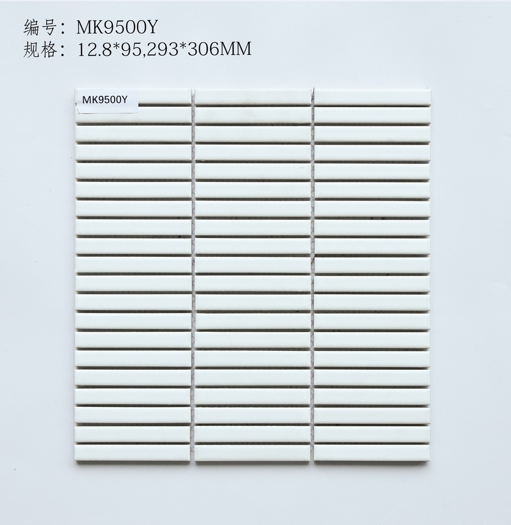 Cận cảnh men bóng trên bề mặt cong của từng thanh mosaic