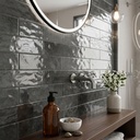 Viên gạch porcelain 75x300mm chụp chính diện trên nền sáng