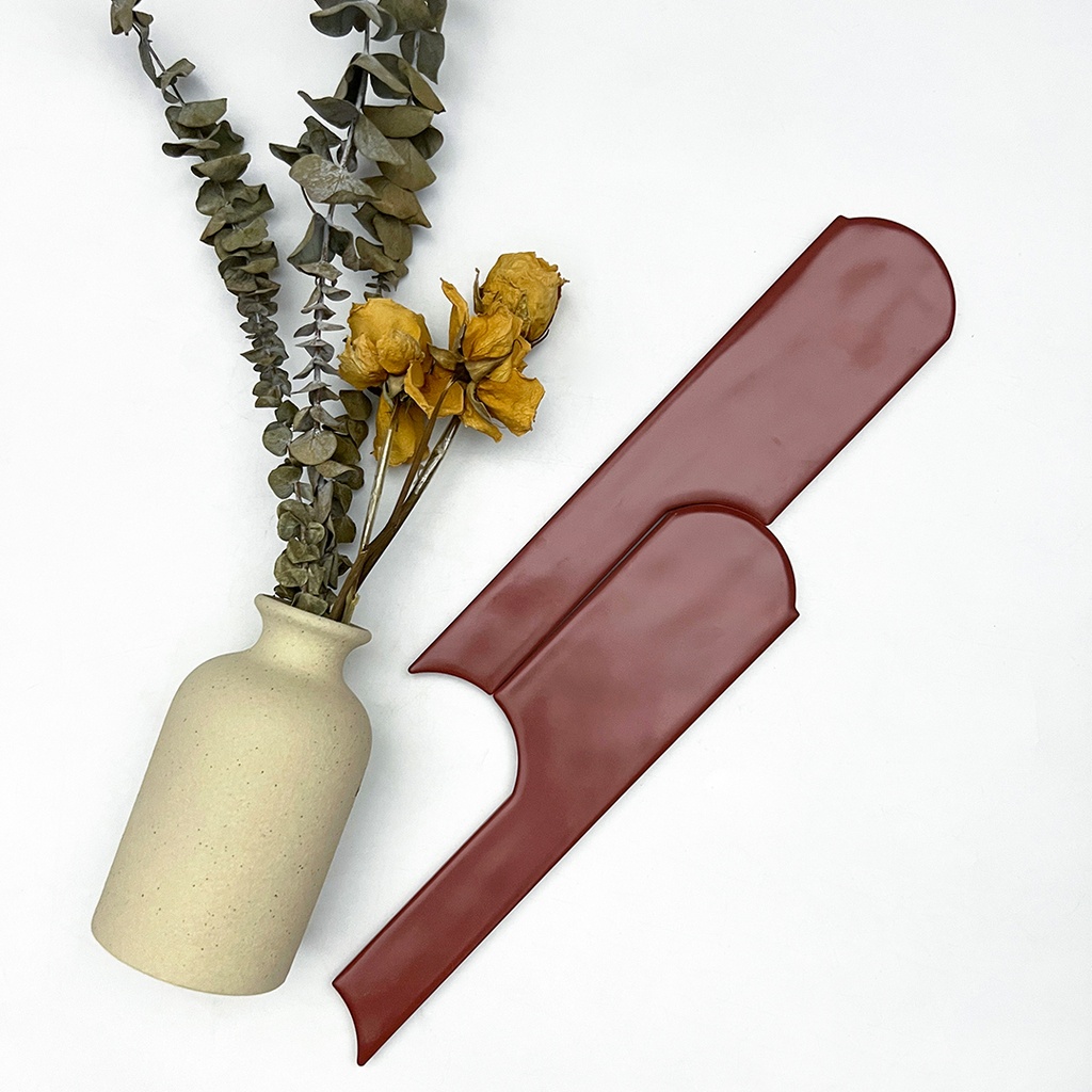 Viên gạch ceramic 70x280mm chụp chính diện thấy rõ tạo hình