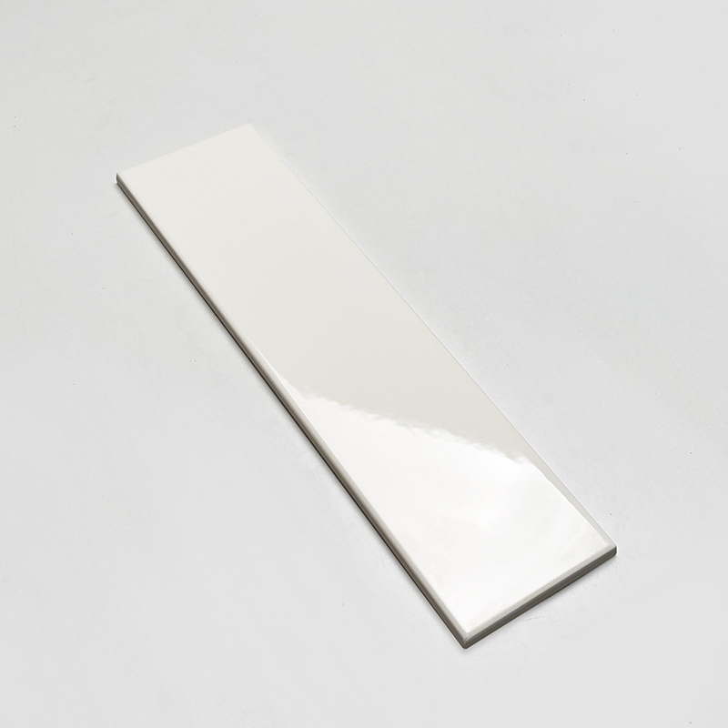 Tường bếp ốp gạch thẻ ceramic 75x300mm xếp so le