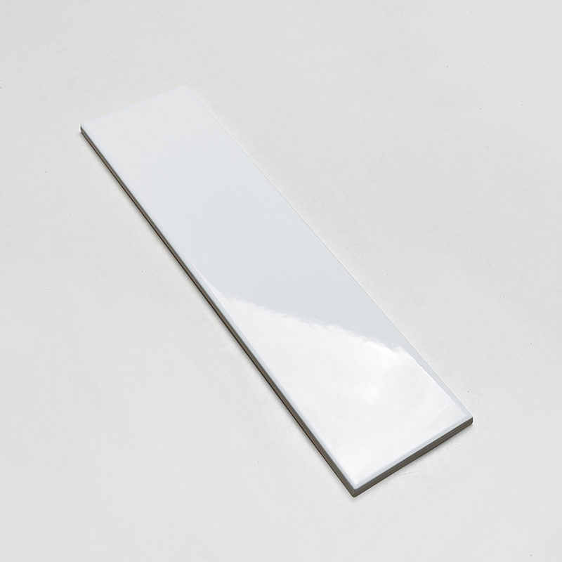 Cận cảnh bề mặt men của gạch thẻ 75x300mm
