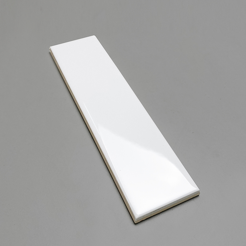 Viên gạch thẻ ceramic 50x200mm chụp chính diện