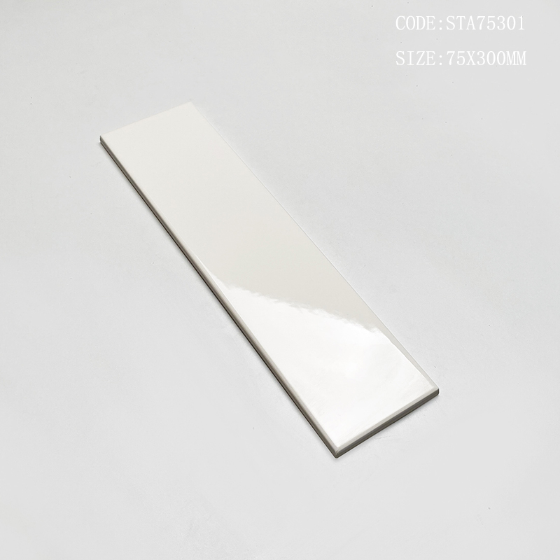 Cận cảnh bề mặt men của gạch thẻ 75x300mm