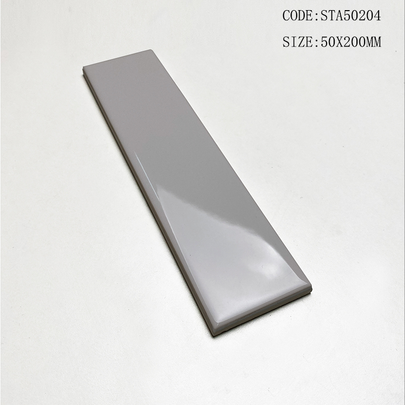 Cận cảnh bề mặt men của viên gạch 50x200mm