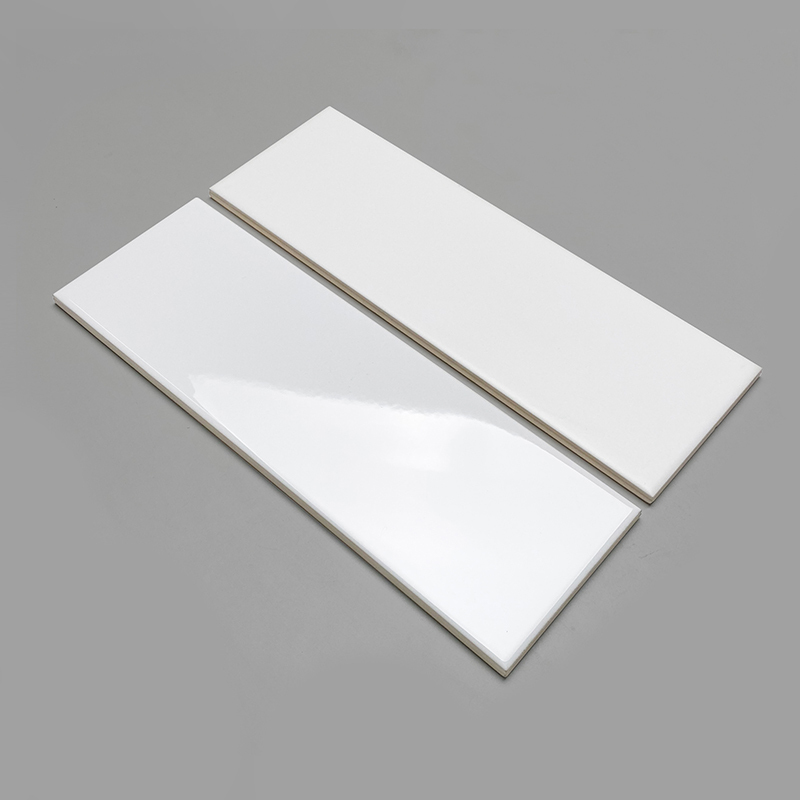 Tường bếp ốp gạch thẻ ceramic 100x300mm xếp ngang