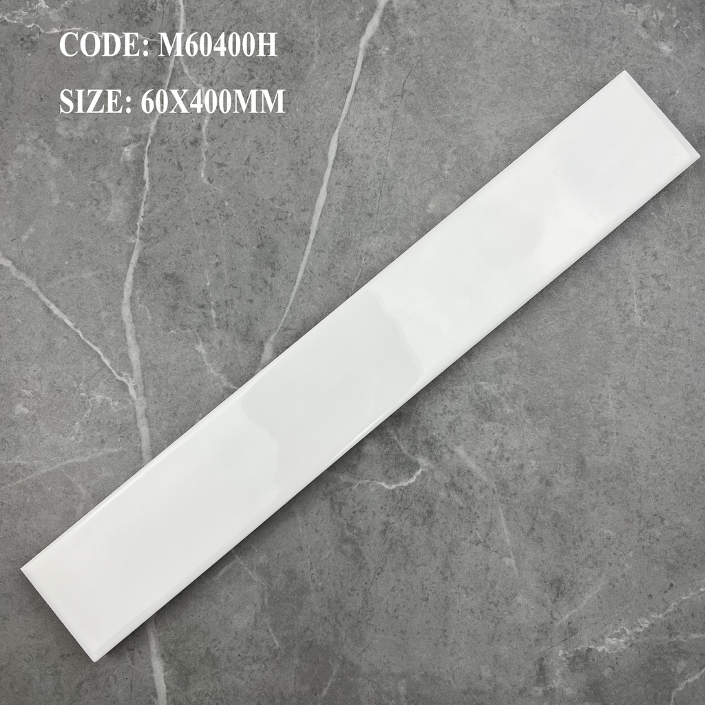 Gạch ceramic 60x400mm chụp nghiêng thấy rõ sóng bề mặt