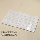 Gạch thẻ ceramic 75x300mm chụp chính diện trên nền trung tính