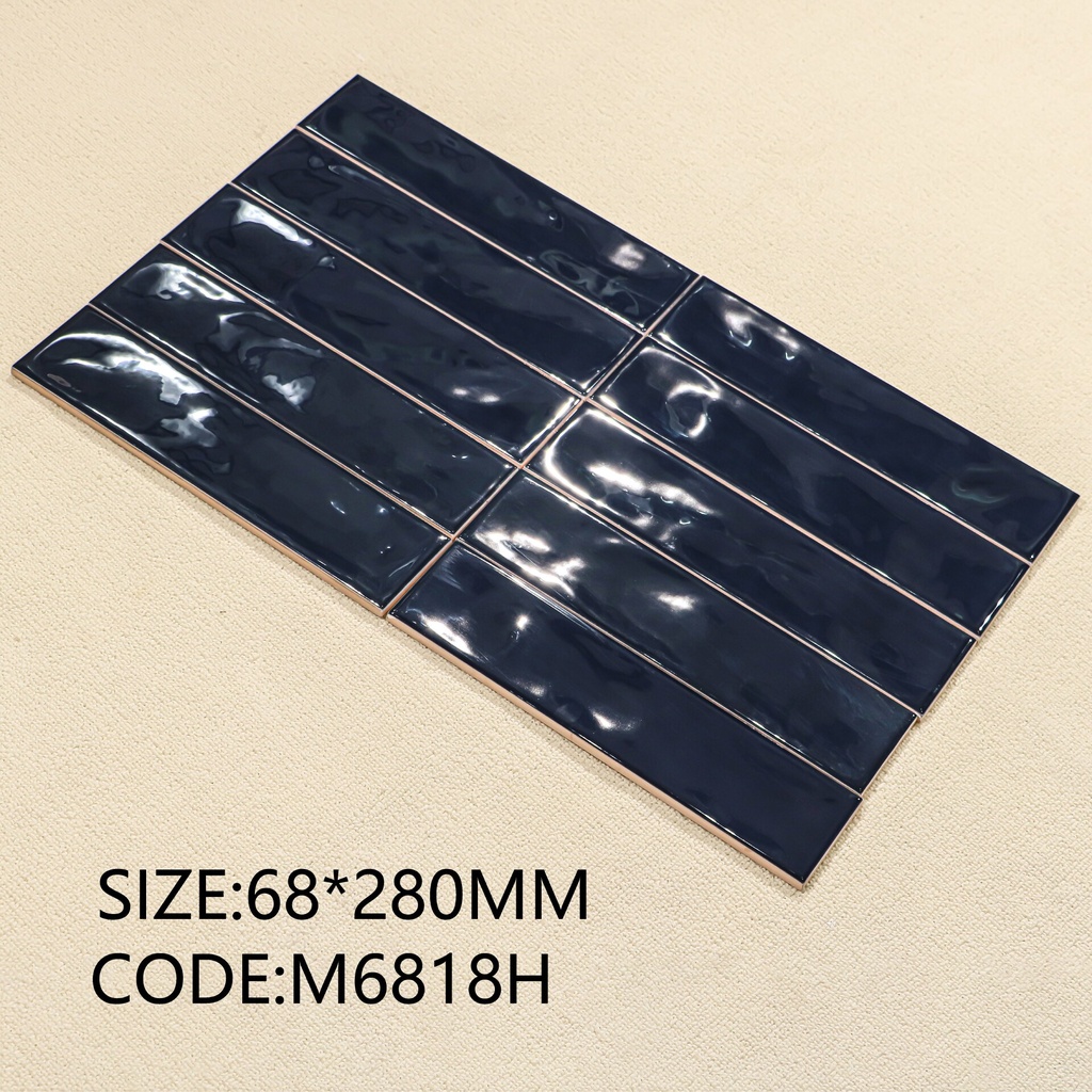 Cận cảnh bề mặt gợn sóng và cạnh viên gạch 68x280mm