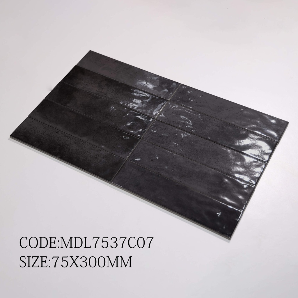 Cận cảnh đường sóng lượn dưới lớp men bóng cao