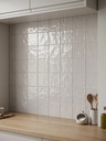 Cận cảnh men đọng trong rãnh gợn sóng và ánh ngọc trai