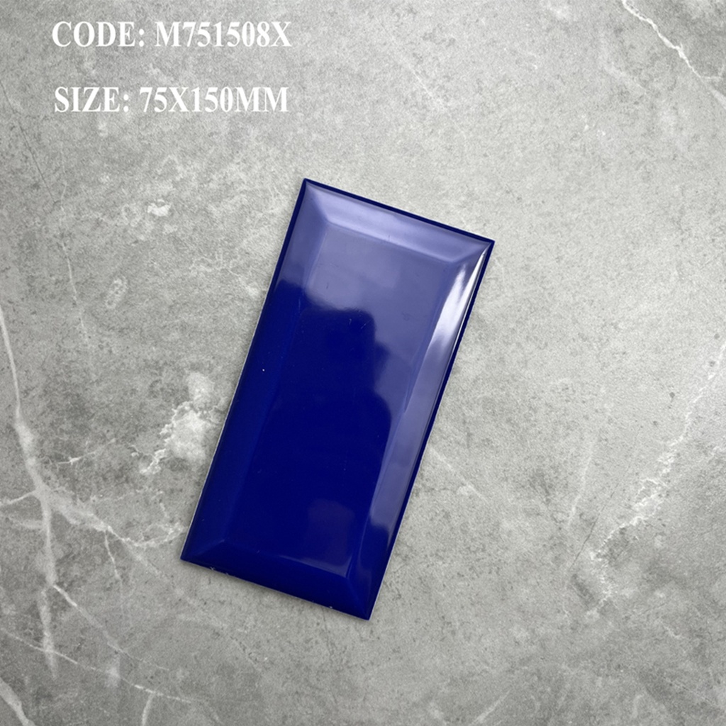 Tường phòng tắm ốp gạch thẻ 75x150mm vát cạnh xếp so le