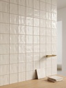 Màu trắng và be của gạch ceramic 100x100mm đặt cạnh nhau