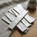 Màu trắng và be của gạch ceramic 60x253mm đặt cạnh nhau
